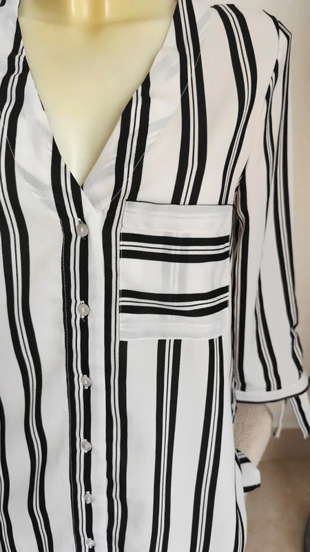 Mooie zwart-witte gestreepte vloeiende asymmetrische blouse met strikjes T36/38 - Jennyfe – photo 6